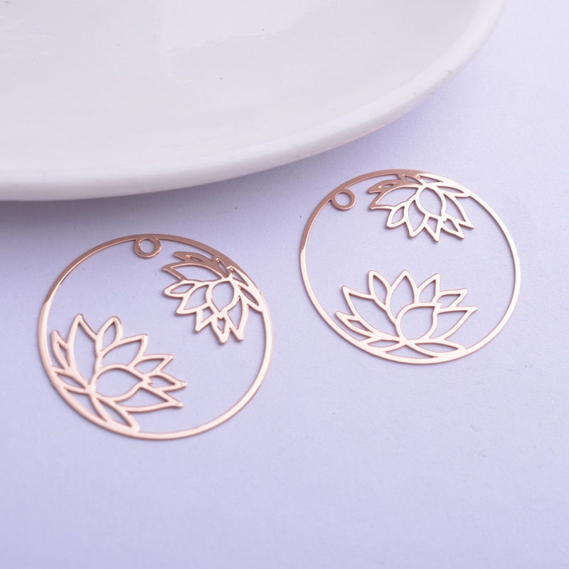 Miniatura: 2 estampes rondes fleurs de lotus - 27  mm - laiton - 11 coloris au choix