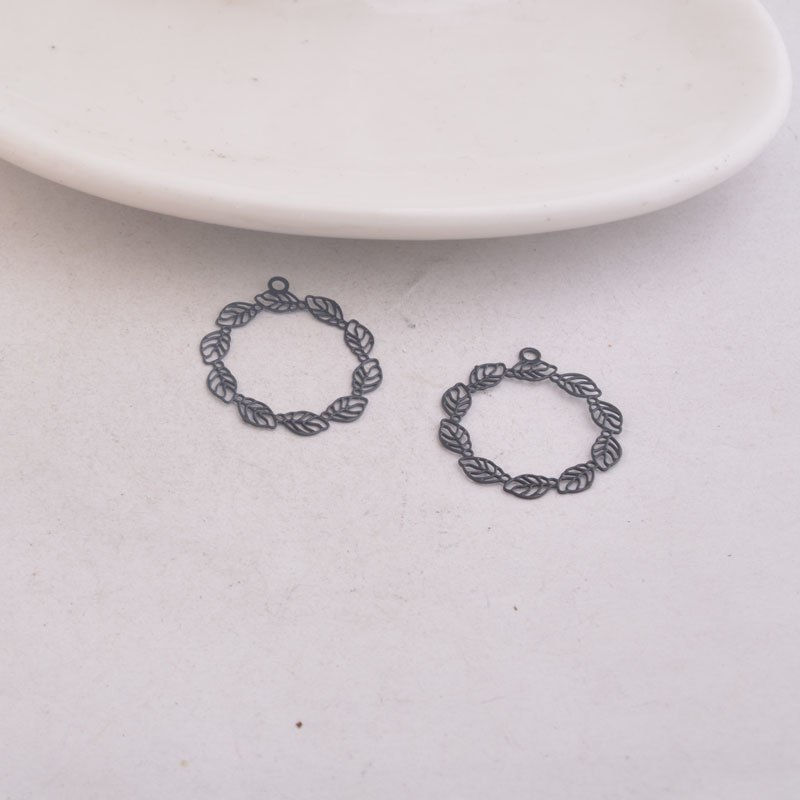 Miniatura: 2 estampes couronnes de feuilles  - 22 x 20 mm - laiton peint - 10 coloris