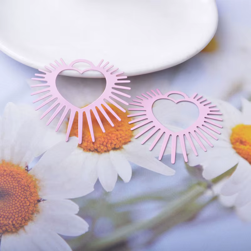 Miniatura: 2 estampes coeur soleil  - 43 x 37 mm - 11 coloris - laiton