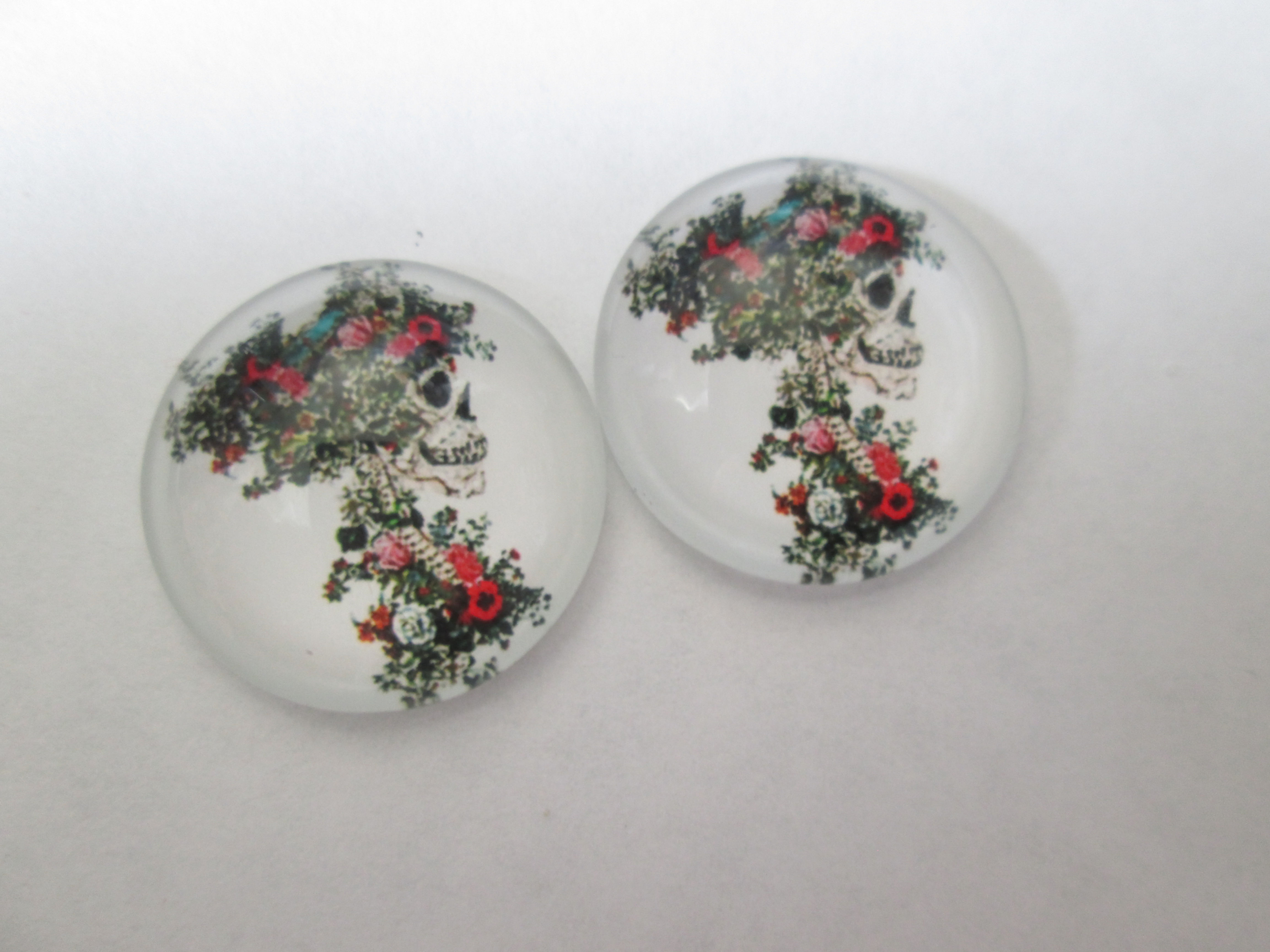 2 round skull cabochons - 20 mm - printed glass