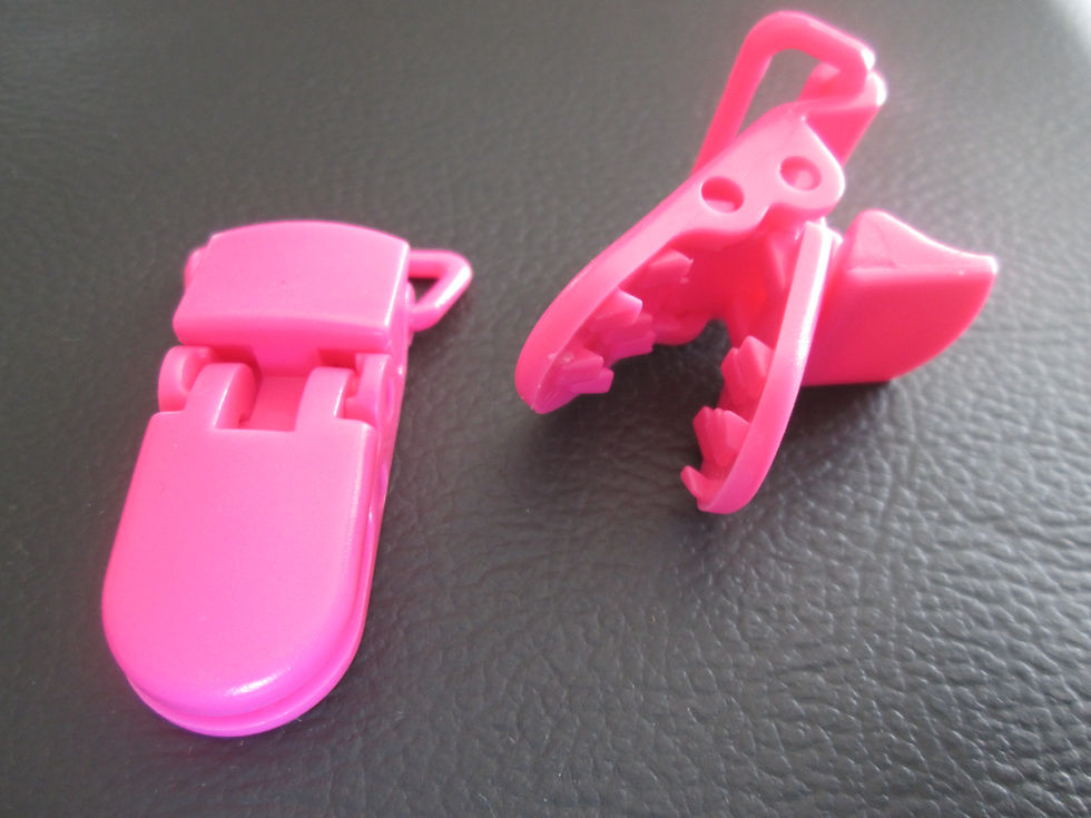 Miniature : pince bretelle - 43 x 25 mm- plastique - 5 coloris au choix