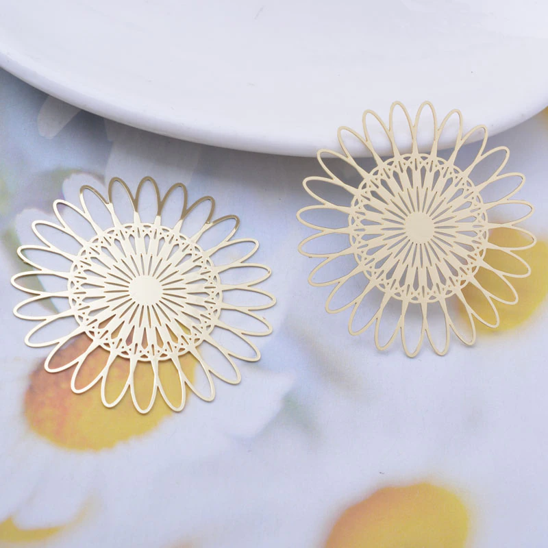 Miniatura: 2 estampes fleurs de tournesol -  38 mm -  laiton -  10 coloris