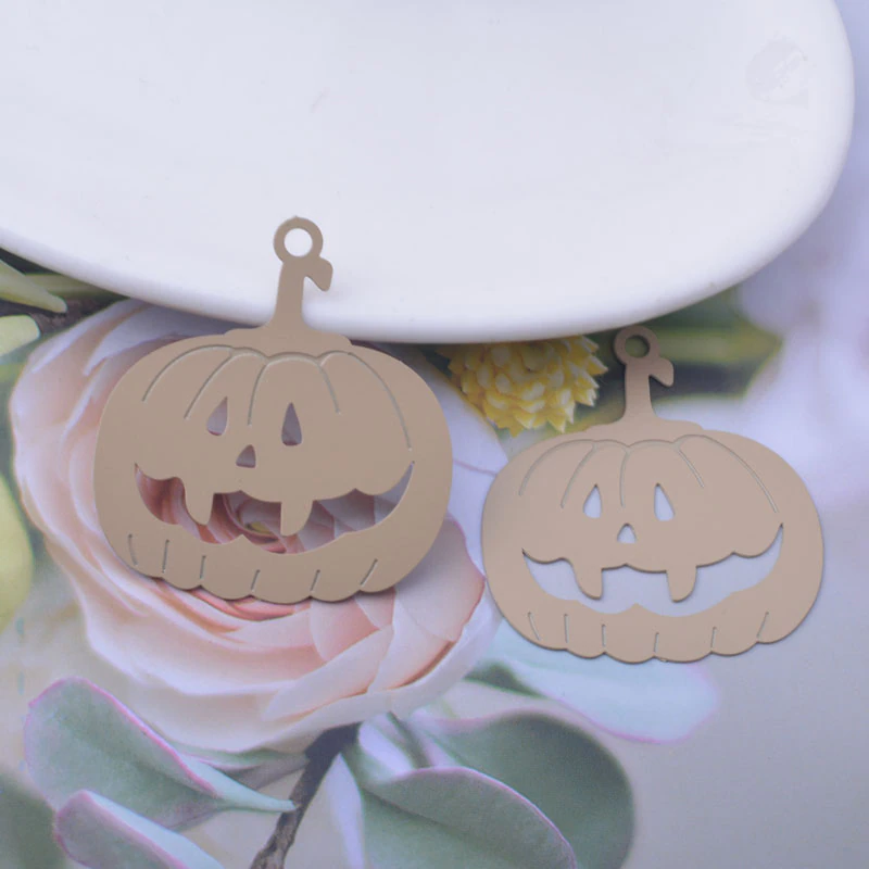 Miniatura: 2 estampes citrouille d' Halloween - 36 x 33 mm - 10 coloris - laiton