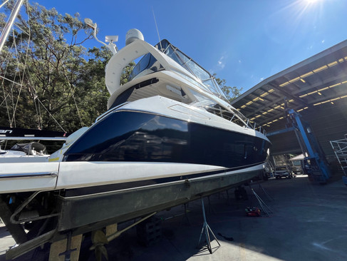Sunseeker Manhattan 60 vinyl wrapped in 3M Gloss Boat Blue