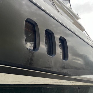 Sunseeker Manhattan 60 vinyl wrapped in 3M Gloss Boat Blue