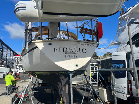 33ft Phantom "FIDELIO" transom in 3M Gloss Boat Blue G127