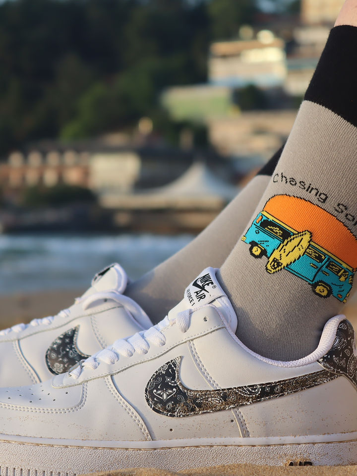 Salexe socks styled outdoors, look 3