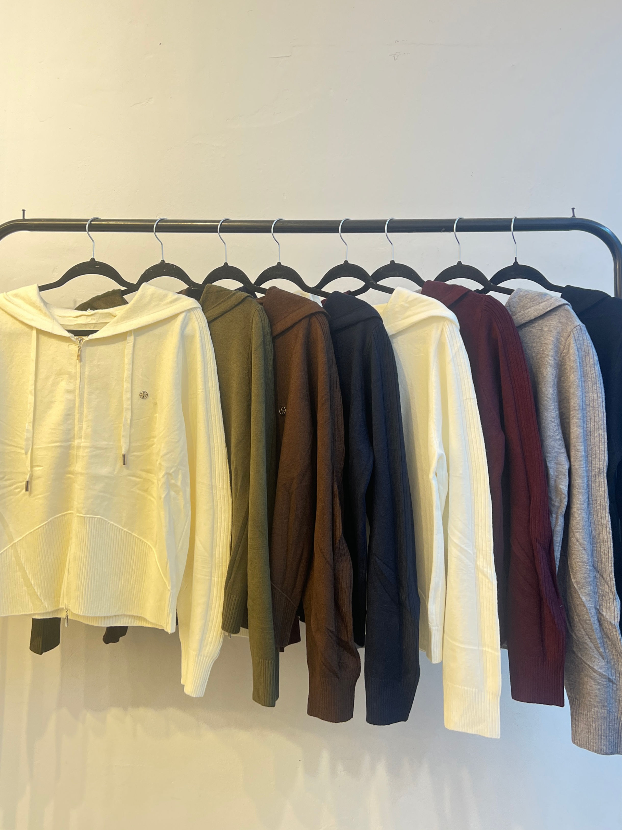 H111 - Campera c/capucha 