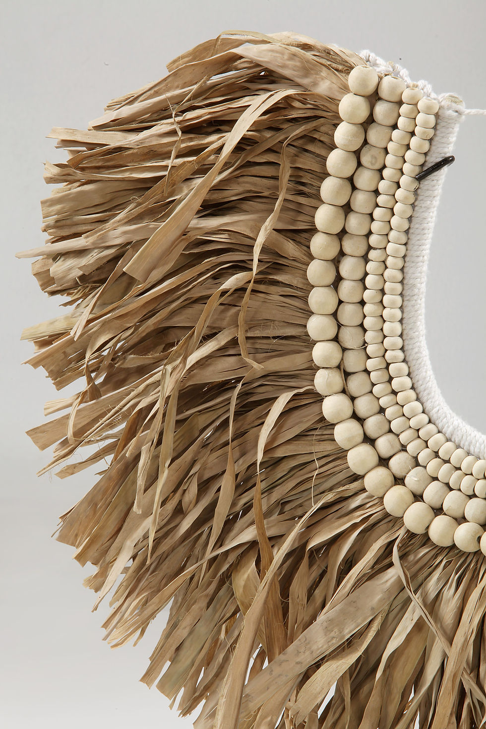 Thumbnail: MUNDUK décoration en sisal et perle de bois