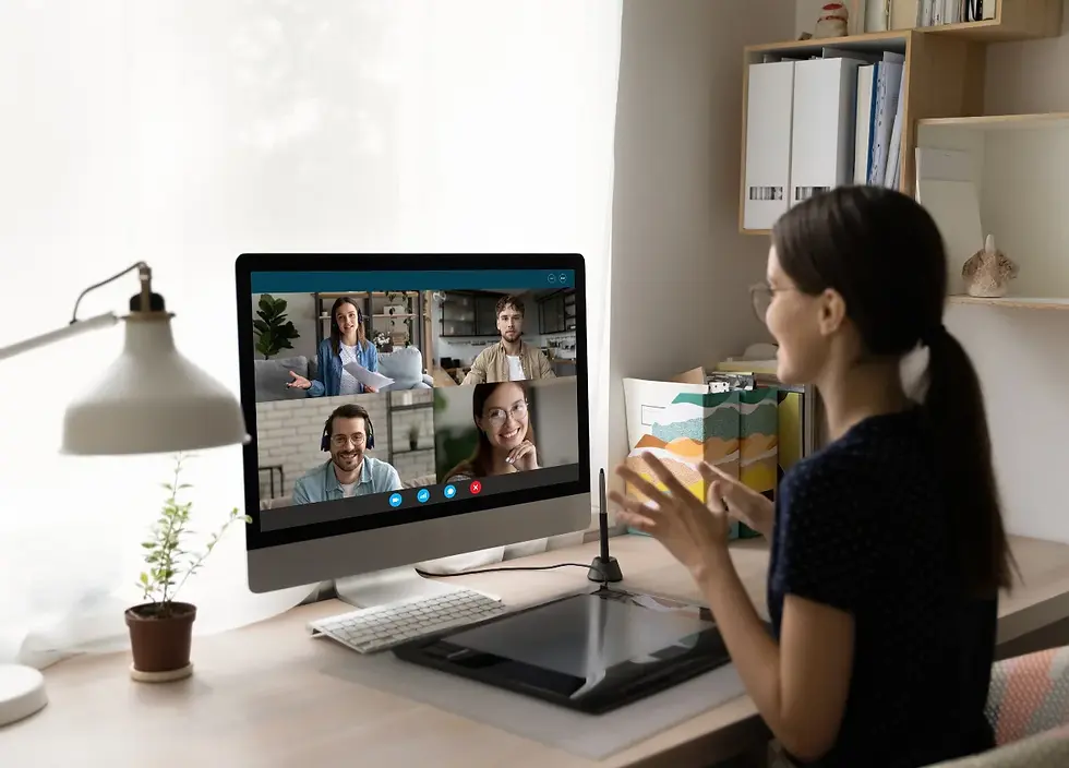 Chica en una videoconferencia