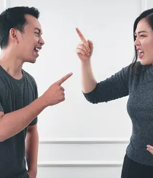 ¿Cómo resolver conflictos entre el personal de un colegio?