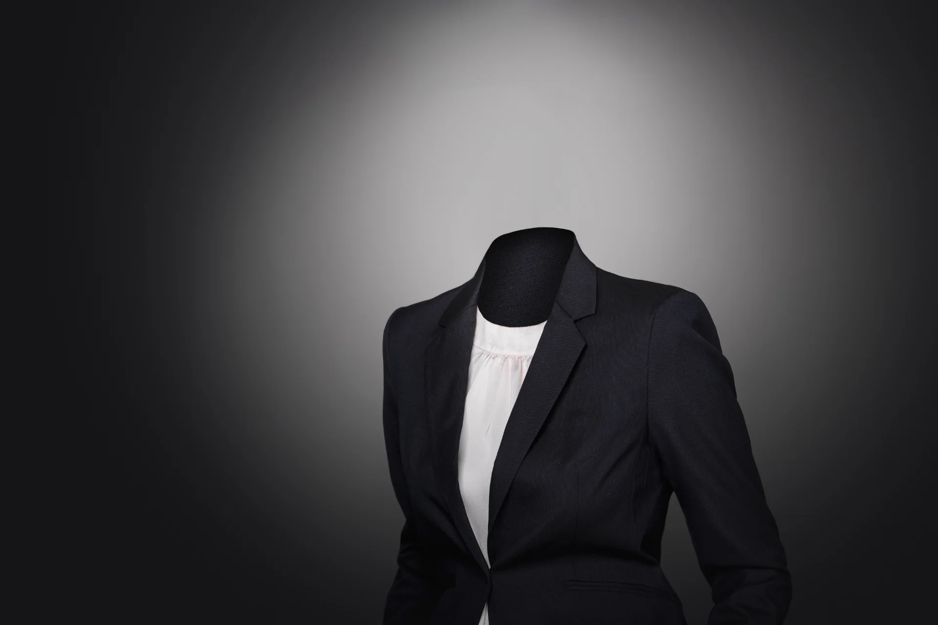 Maniquí de mujer con traje sastre