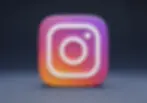 Logotipo de Instagram en un icono cuadrado con degradado rosa, morado y naranja, con el símbolo de cámara en blanco en relieve.