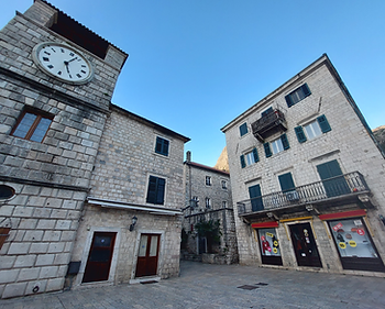 kotor-vieille-ville-place-montenegro.heic