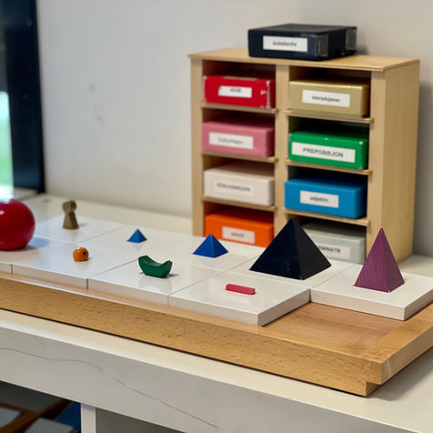Montessorimateriell i klasserommet