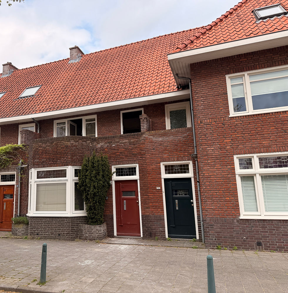 Volledig gerenoveerde jaren ’30‑woning (140 m²) met tuin, 4 slaapkamers, duurzame upgrades en moderne afwerking.