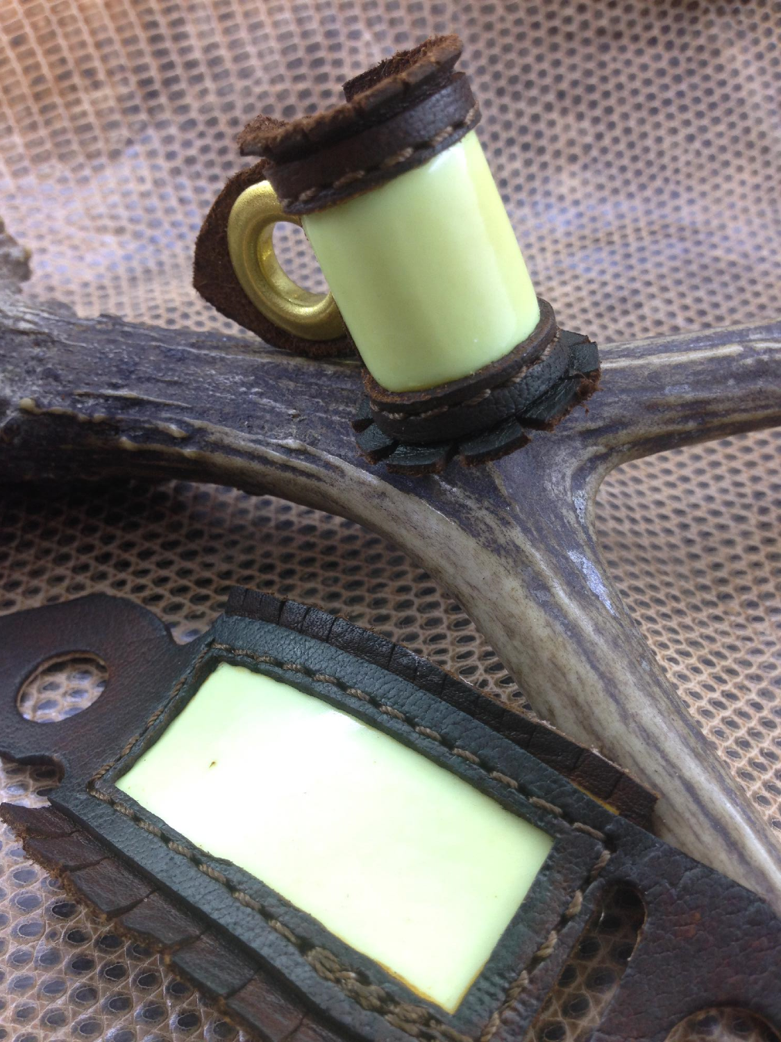 Luminescent false almeri