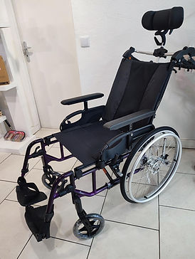 fauteuil roulant avec appui tête