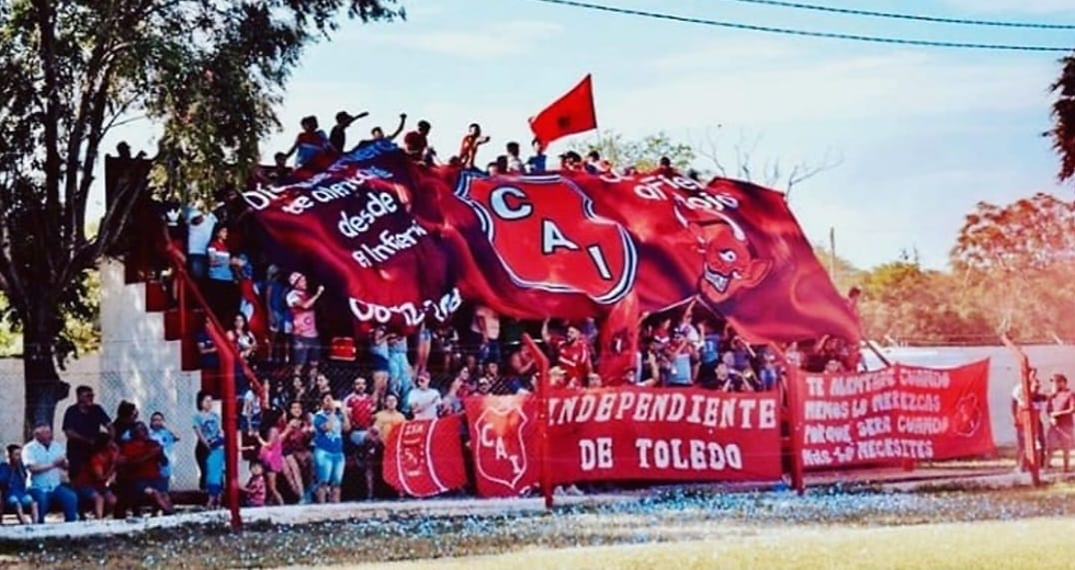 Hinchas Club Atlético Independiente de Toledo, Provincia de Córdoba, Argentina.