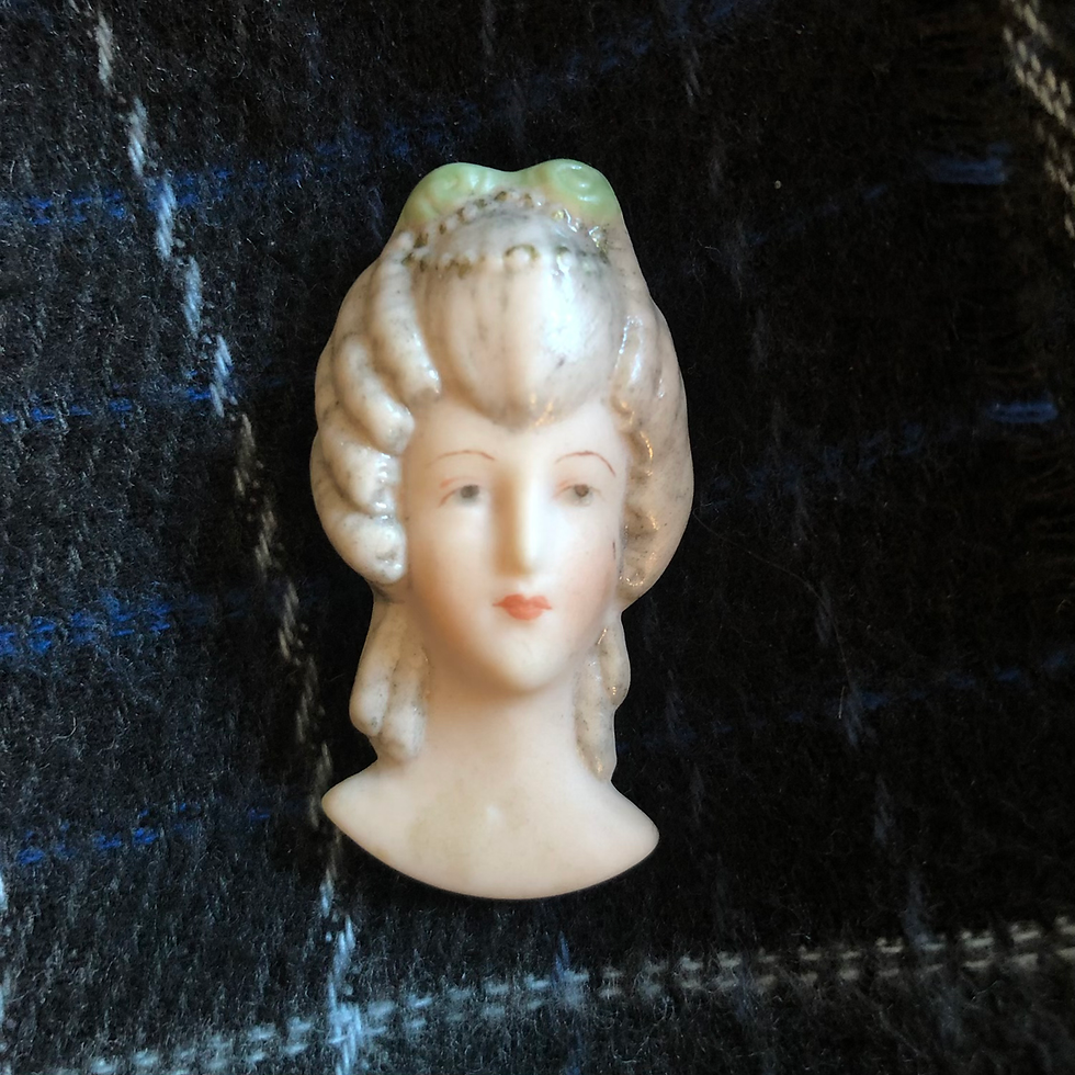 Thumbnail: Marie Antoinette pin