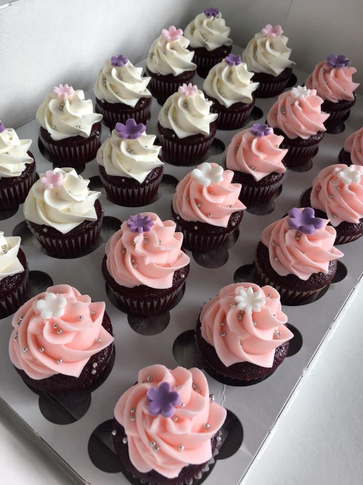 Mini Swirl Cupcakes with Flowers