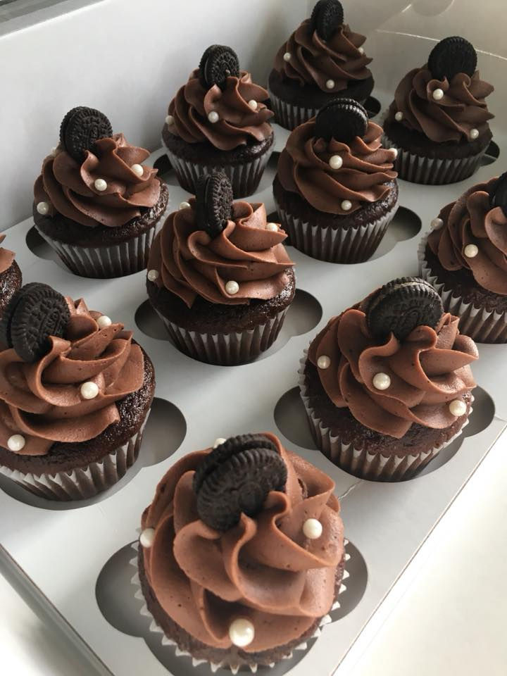 Chocolate Cupcakes with Oreos