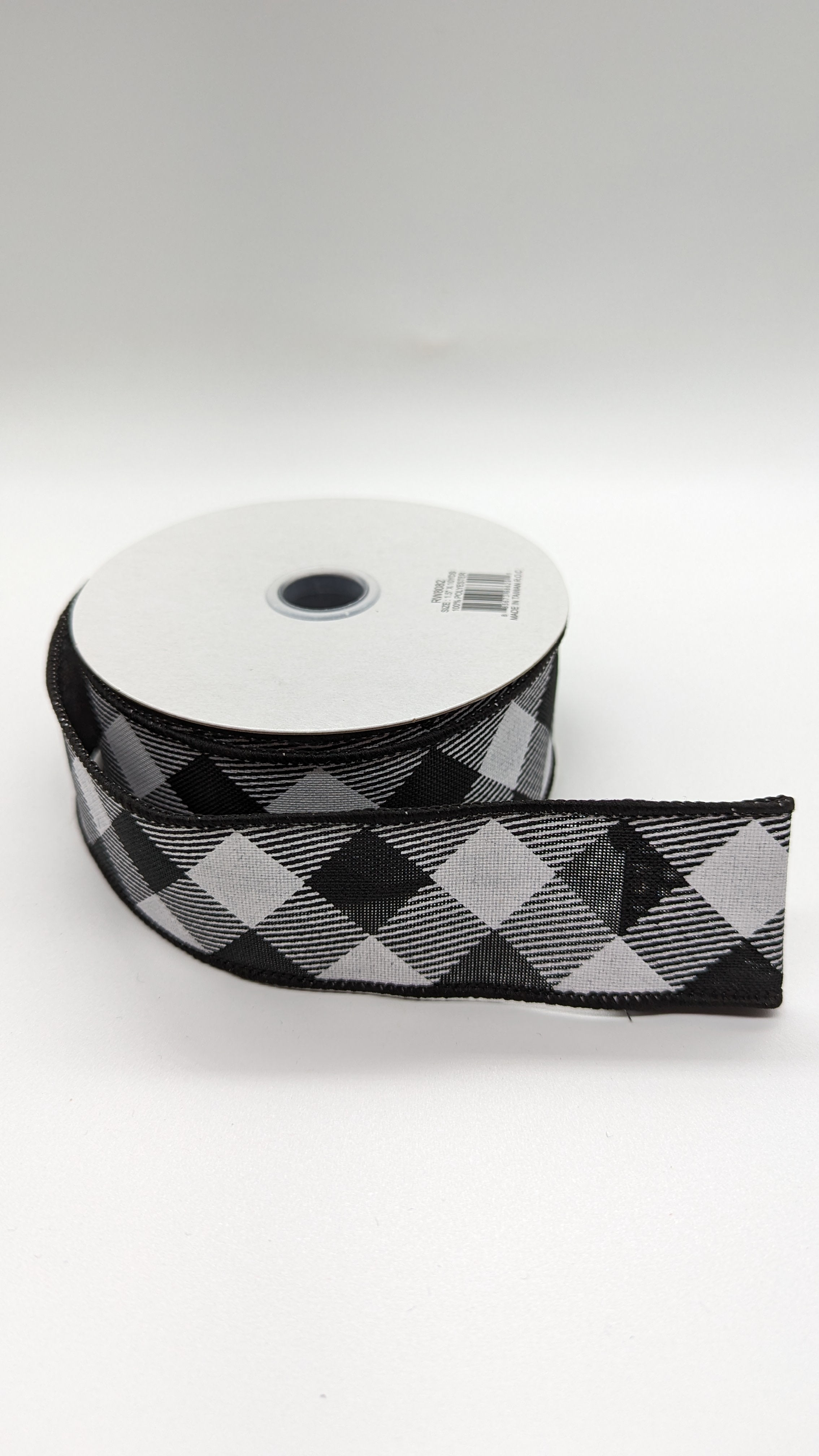 1.5" Black & White Diagonal Print (10 Yards)