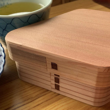 Au-delà des boîtes à bento en bois, des objets uniques en bois courbé