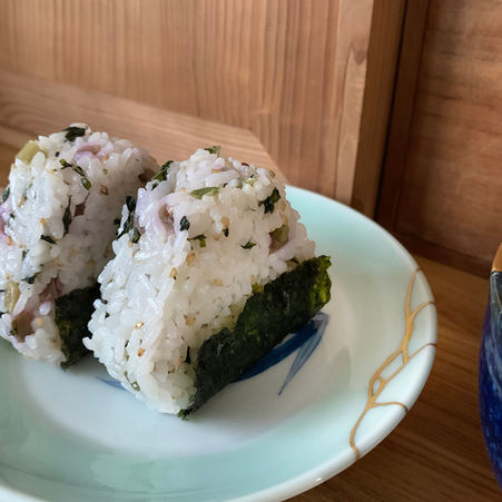 Can you eat out of a kintsugi bowl? What is food-safe kintsugi? A Guide to Safe Materials and Techniques in Traditional Kintsugi