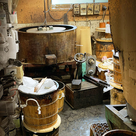 Japanese urushi lacquer refinery