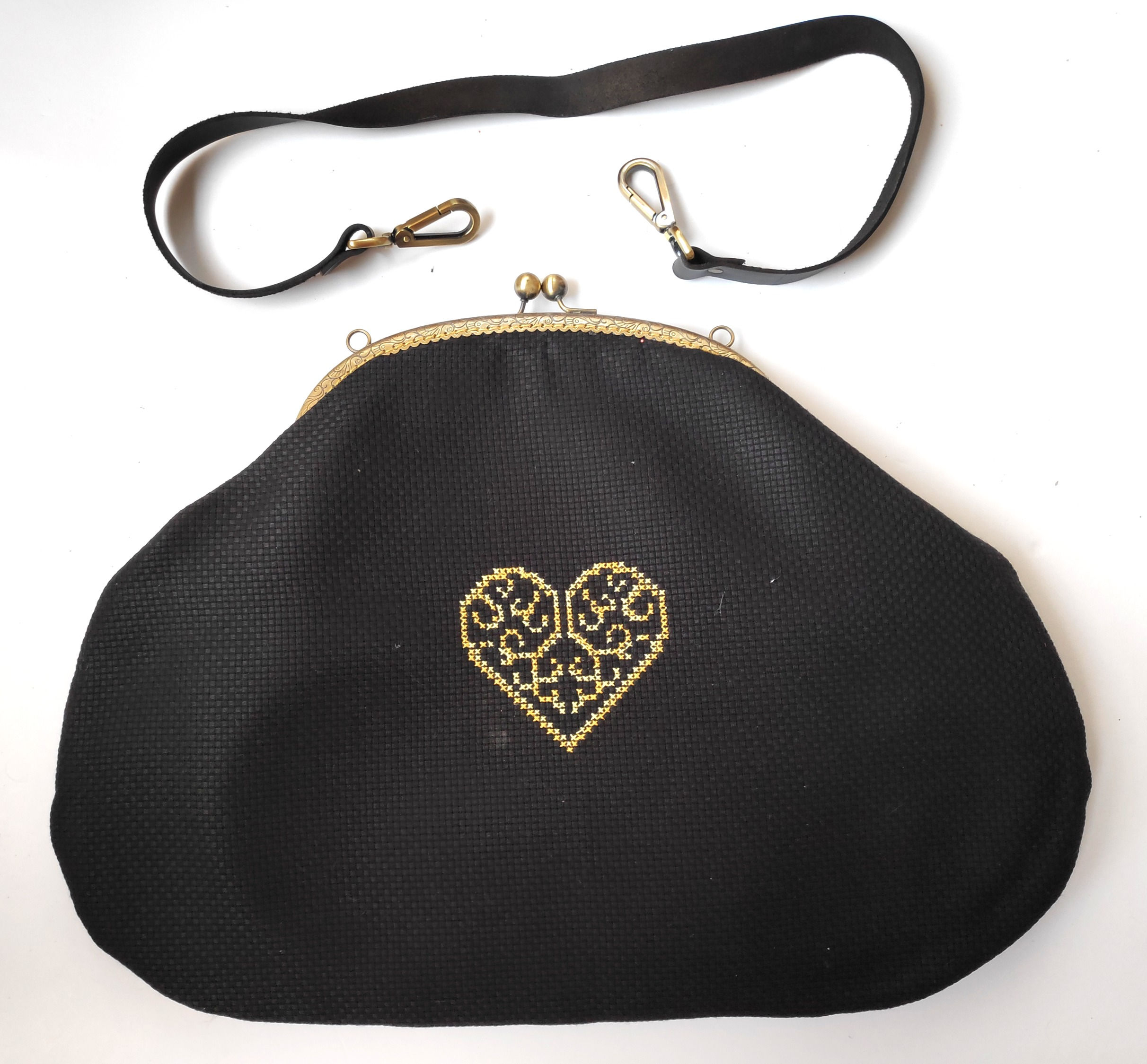 Clutch bag heart