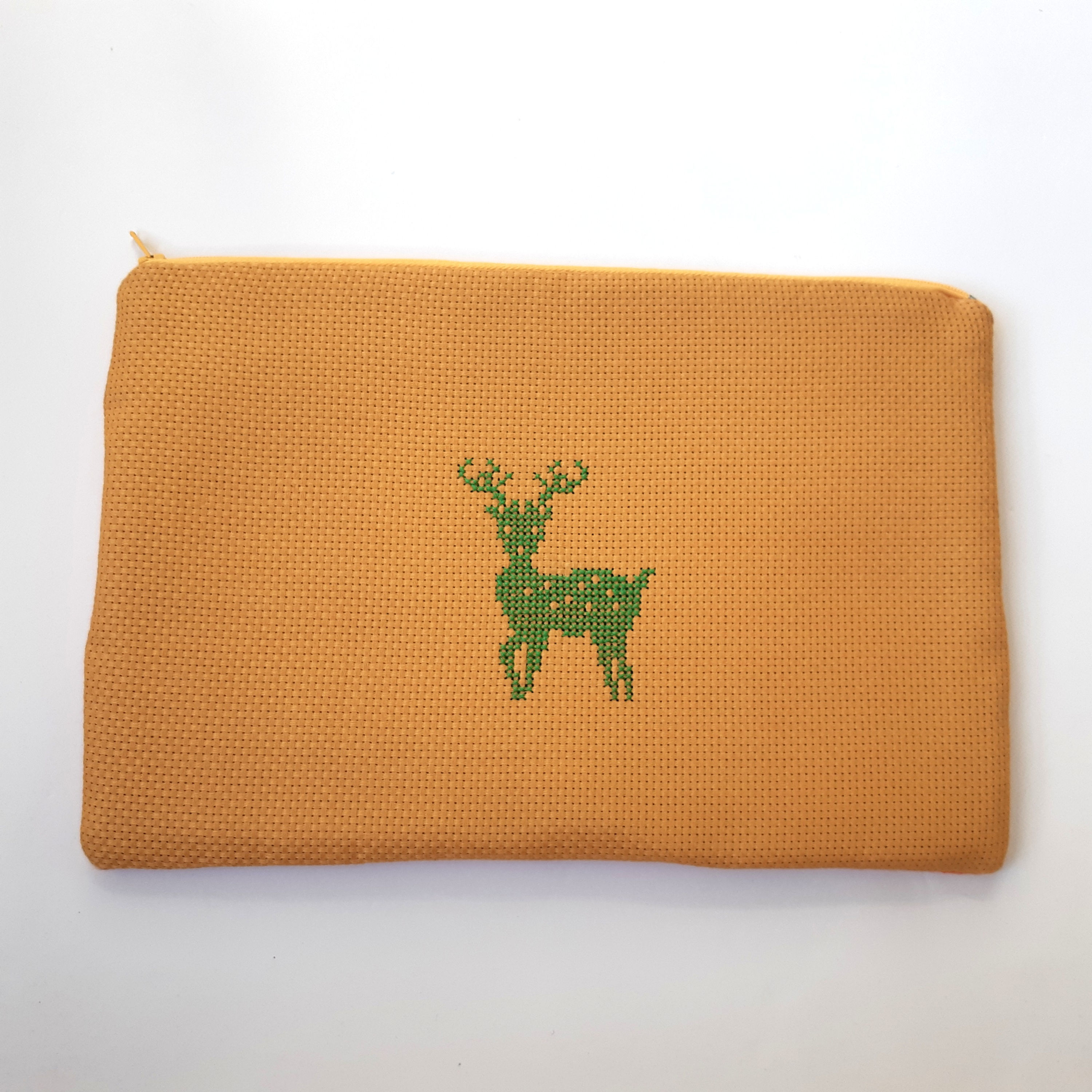 A bag that is a wallet - Deer