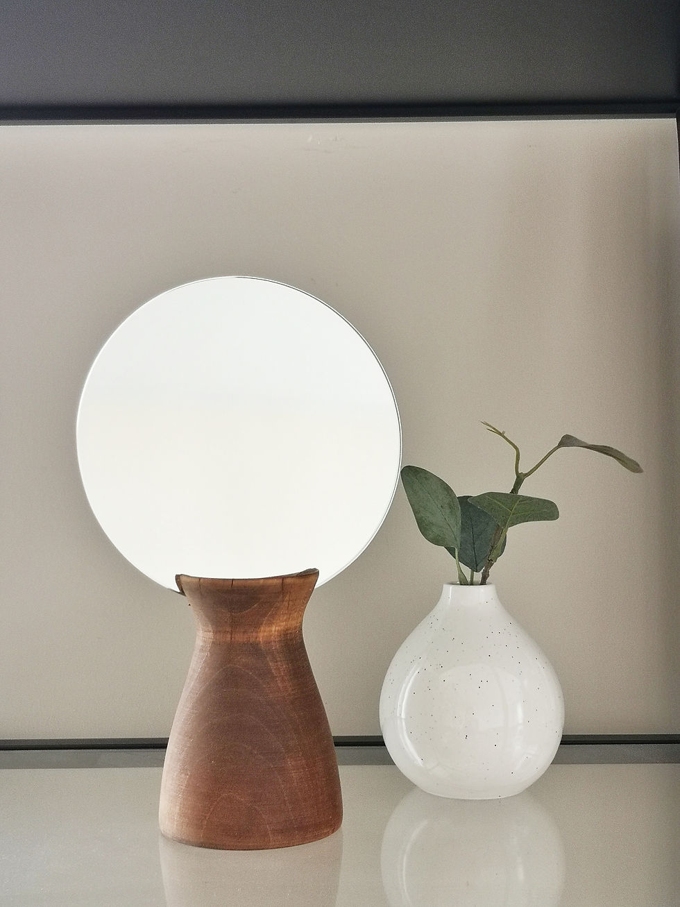 Miniaturbild: VOEVVO Tischspiegel mit Holzständer