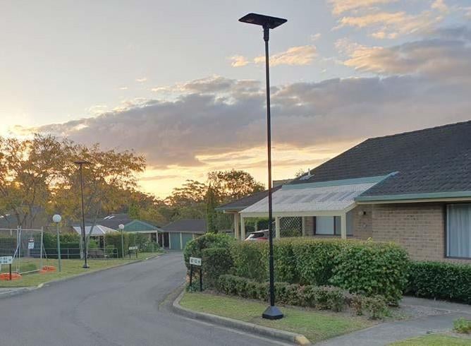 Éclairage solaire urbain et routier installé par SYS ENERGIES en Côte d'Ivoire.