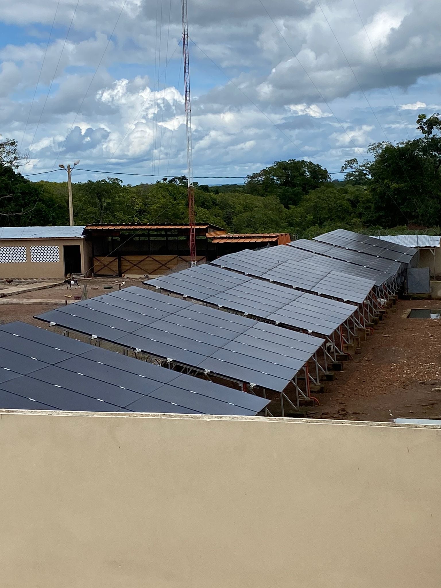 Centrale solaire de 77 kWc installée par SYS ENERGIES à Tafiré, région du Hambol.