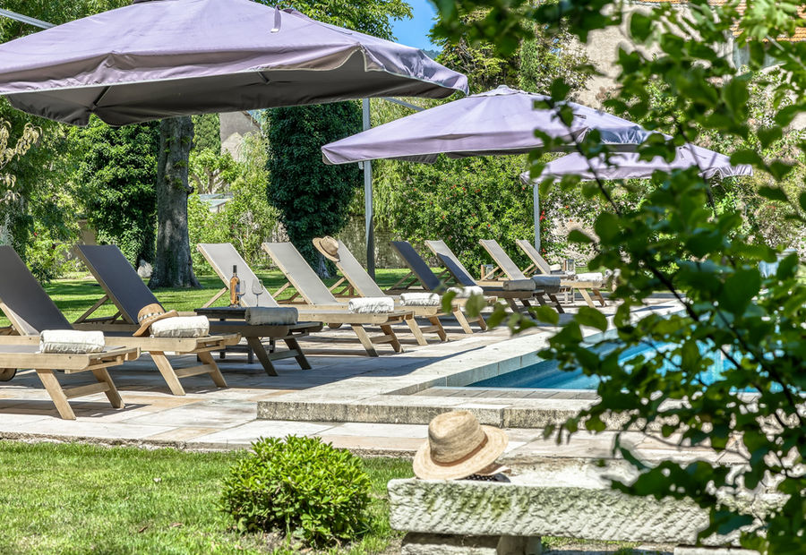 The heated pool and sauna of Mas de Mousquety
