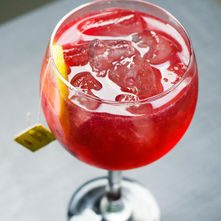 Bubbly Rosé Sangria Bliss – A Summer Sip for Open Houses