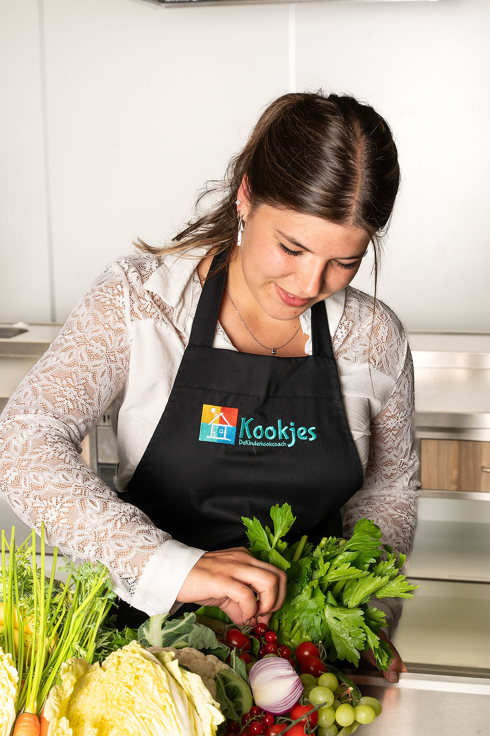 Jonge kok leert koken bij KooKjes