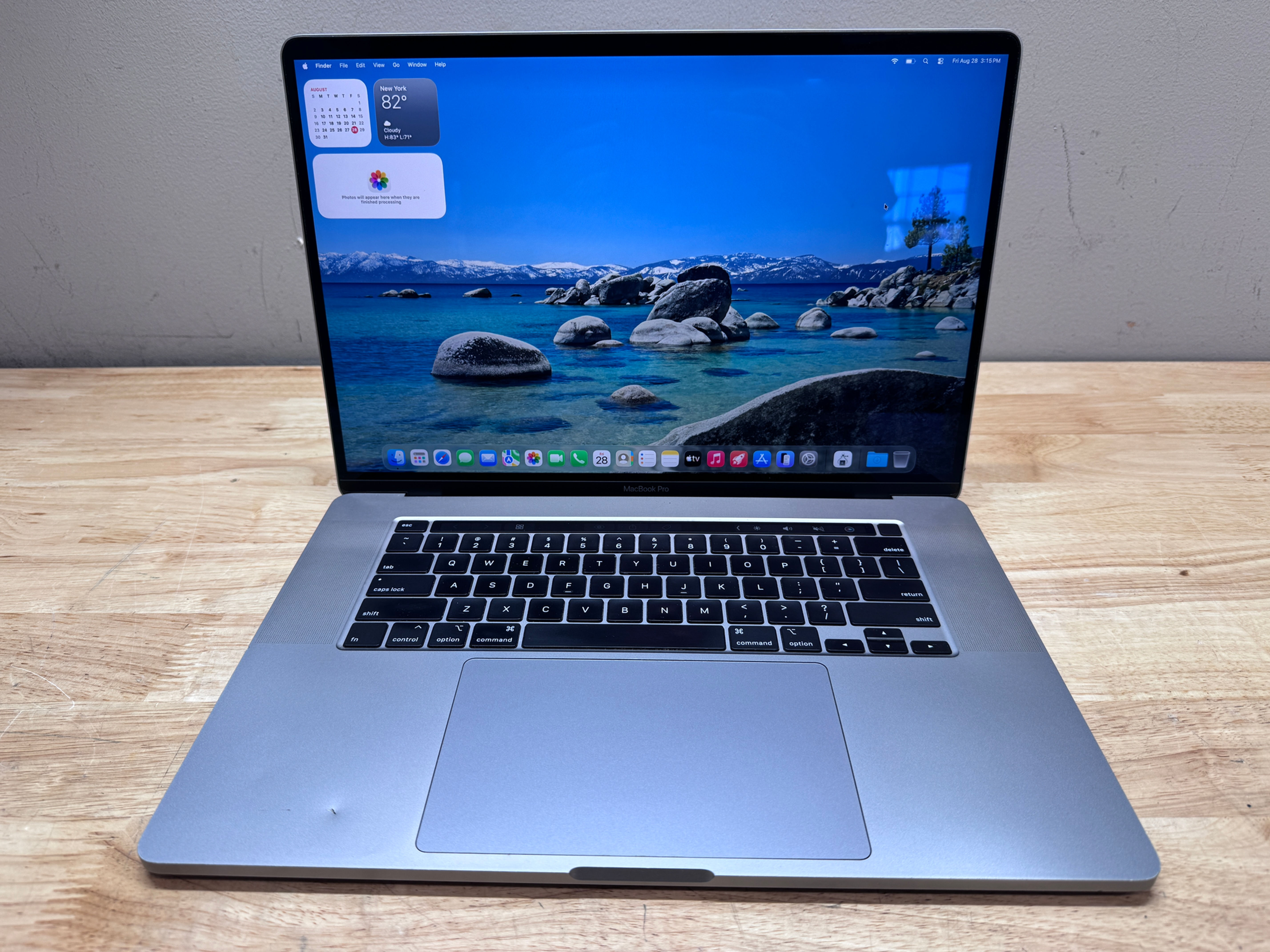 2019 Apple MacBook Pro 16" RETINA Laptop Intel Core i9, 1TB SSD, 16GB RAM