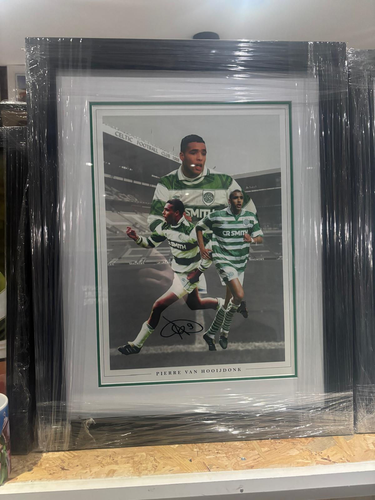 Signed Pierre Van Hooijdonk Celtic Picture