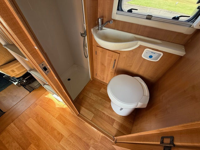Thumbnail: 2011 AUTO-TRAIL APACHE 634 4 BERTH END LOUNGE MOTORHOME WITH ONLY 40K MILES