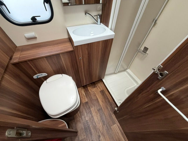 Thumbnail: 2015 ROLLER TEAM T-LINE 590 4 BERTH END WASHROOM MOTORHOME WITH ONLY 62K MILES.