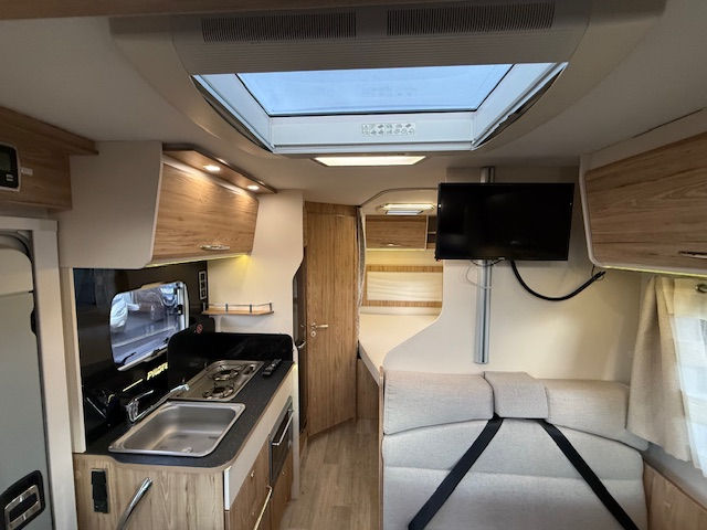 Thumbnail: 2020 PILOTE ESSENTIEL P600 2 BERTH FIXED BED MOTORHOME WITH ONLY 27K MILES