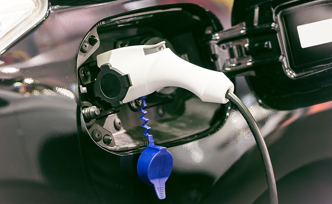 La carica elettrica della batteria auto