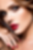 modèle mannequin féminin portant du maquillage beauté glamour regardant l'objectif