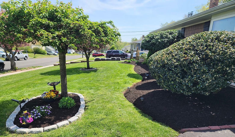 Beautiful residential landscape with fresh mulch and healthy lawn by RDA Landscaping in Western Massachusetts, serving Springfield, Longmeadow, and surrounding towns.