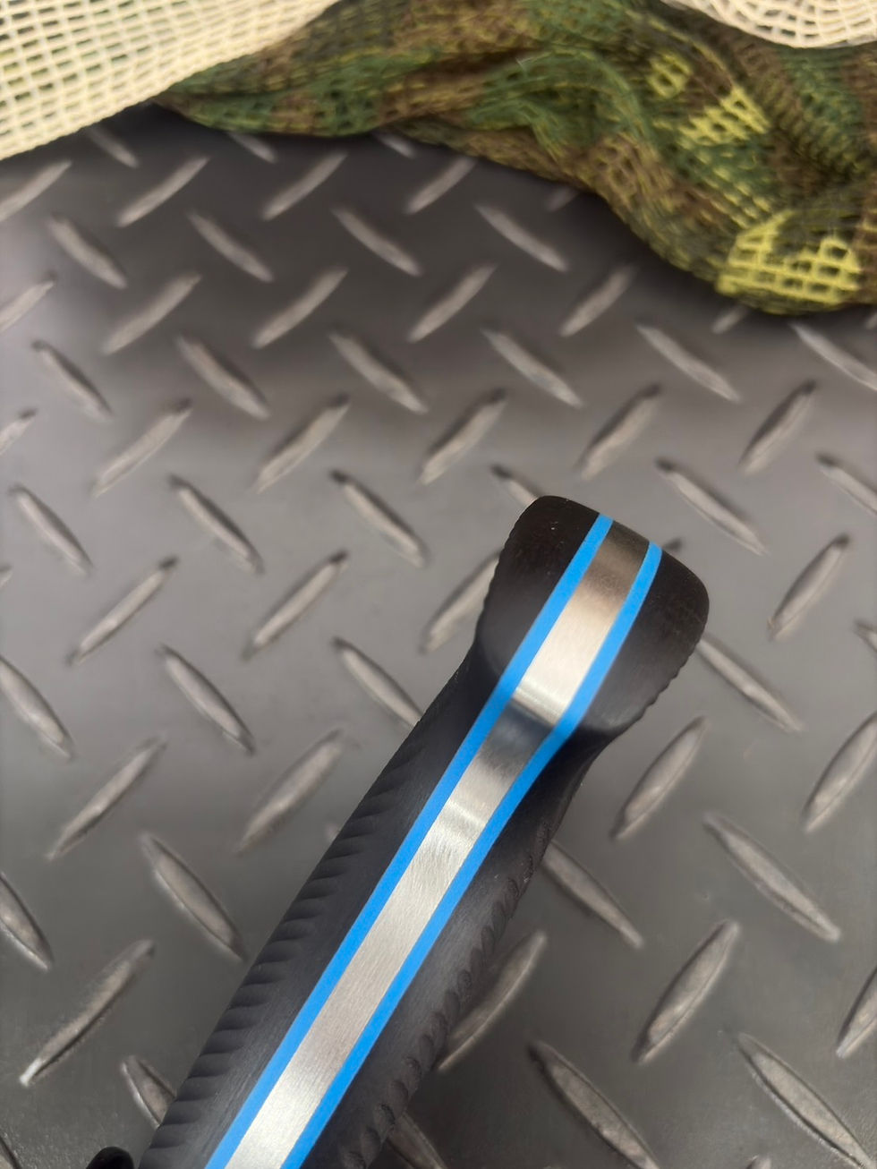 Thumbnail: Mad Dog (K329)/Tiger Stripes/Black Textured G10 Grip (Blue Liner)