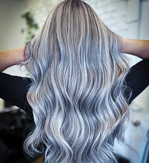Jelena nailed the cool grey blending! ❄️If you are looking for a similar look, she’s got w