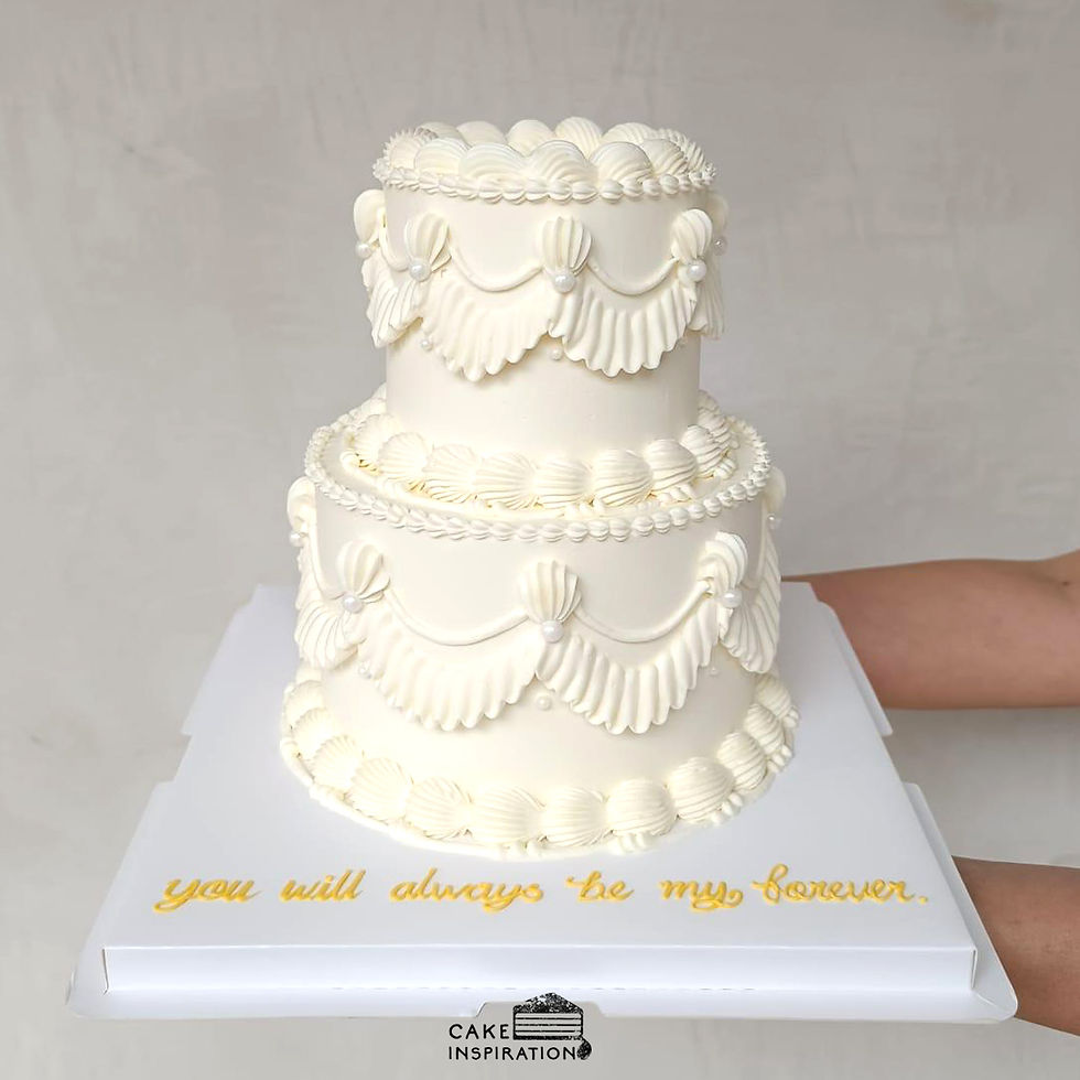 縮圖：Classic White Victorian Themed Cake