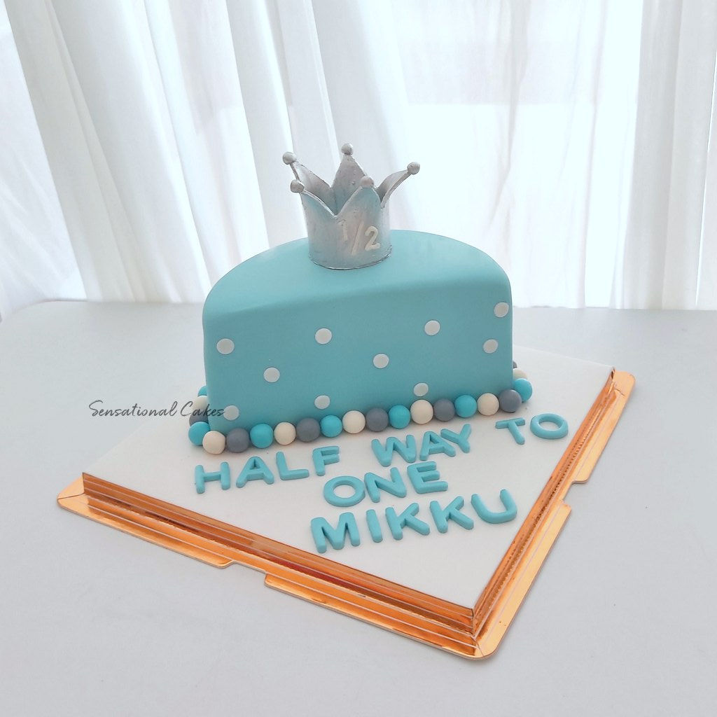 Crown Baby Full Month Cake